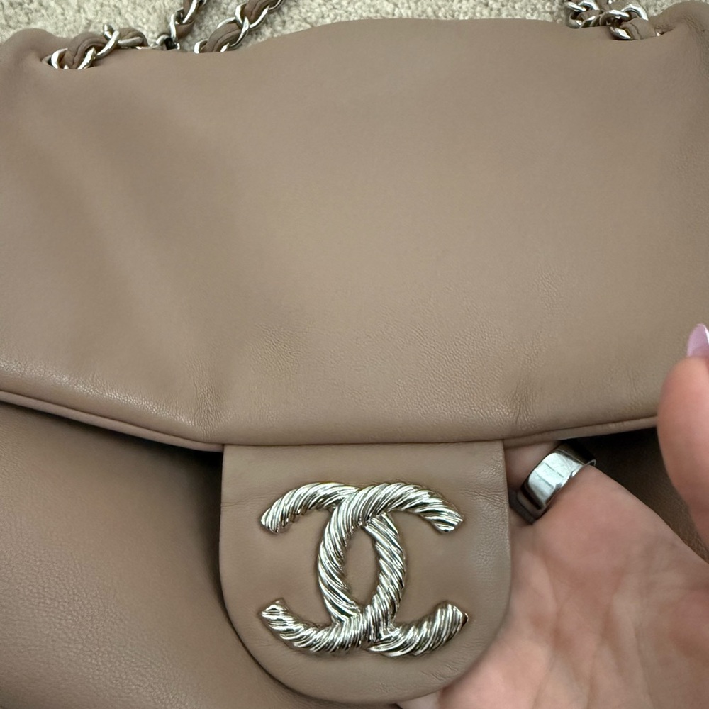 Chanel Beige Hobo Chain Shoulder Bag Lambskin - Picture 3 of 6